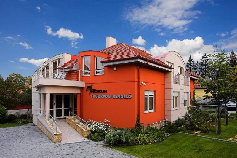 ホテル Promedicum Panzio ヴェスプレーム エクステリア 写真